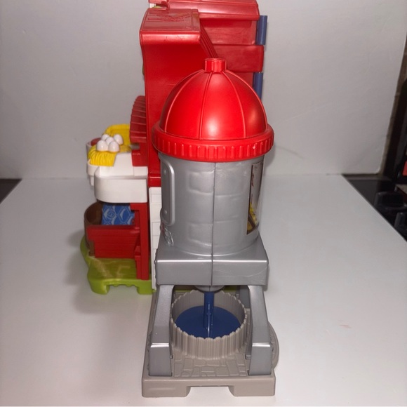 2016 Fisher-Price Little People Red and White Farmhouse Playset with Figures - Picture 10 of 13